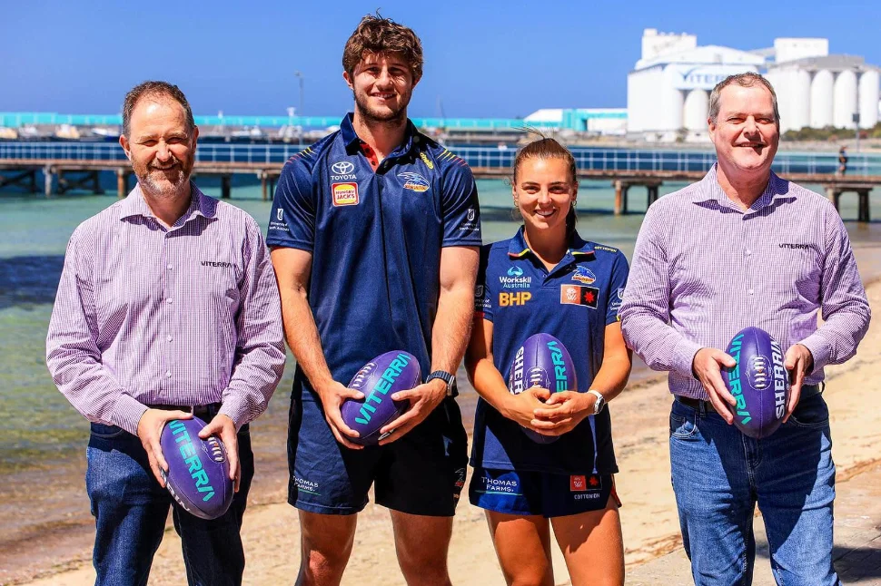 _________Viterra General Manager Operations, Gavin Cavanagh, Crows players, Jordon Butts and Ebony Marinoff, and Viterra Executive, Damian Fitzgerald _tinied.8191904678981557135.13869306590849925455.8283877179398167116.jpg
