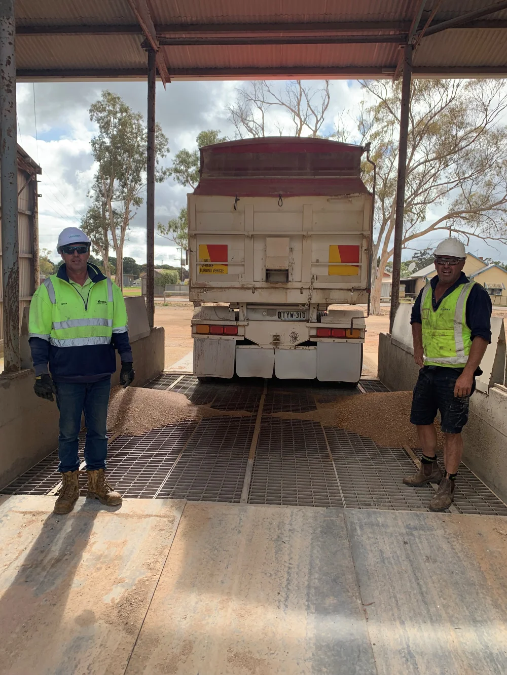 Grower Jock North (right) delivering the first load of the season to our Yeelanna site with Viterra employee Peter Thorpe (left) 221028 Yeelanna first load Peter Thorpe, Jock North_upright.png