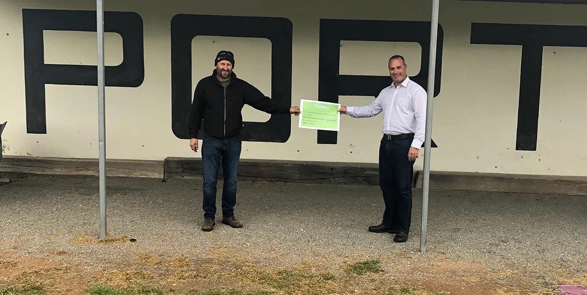 Viterra Western region Operations Manager Nick Pratt (right) presenting the $1000 donation to Port Neill Community Sports Club Secretary Tim Ottens. 200824 news.jpg