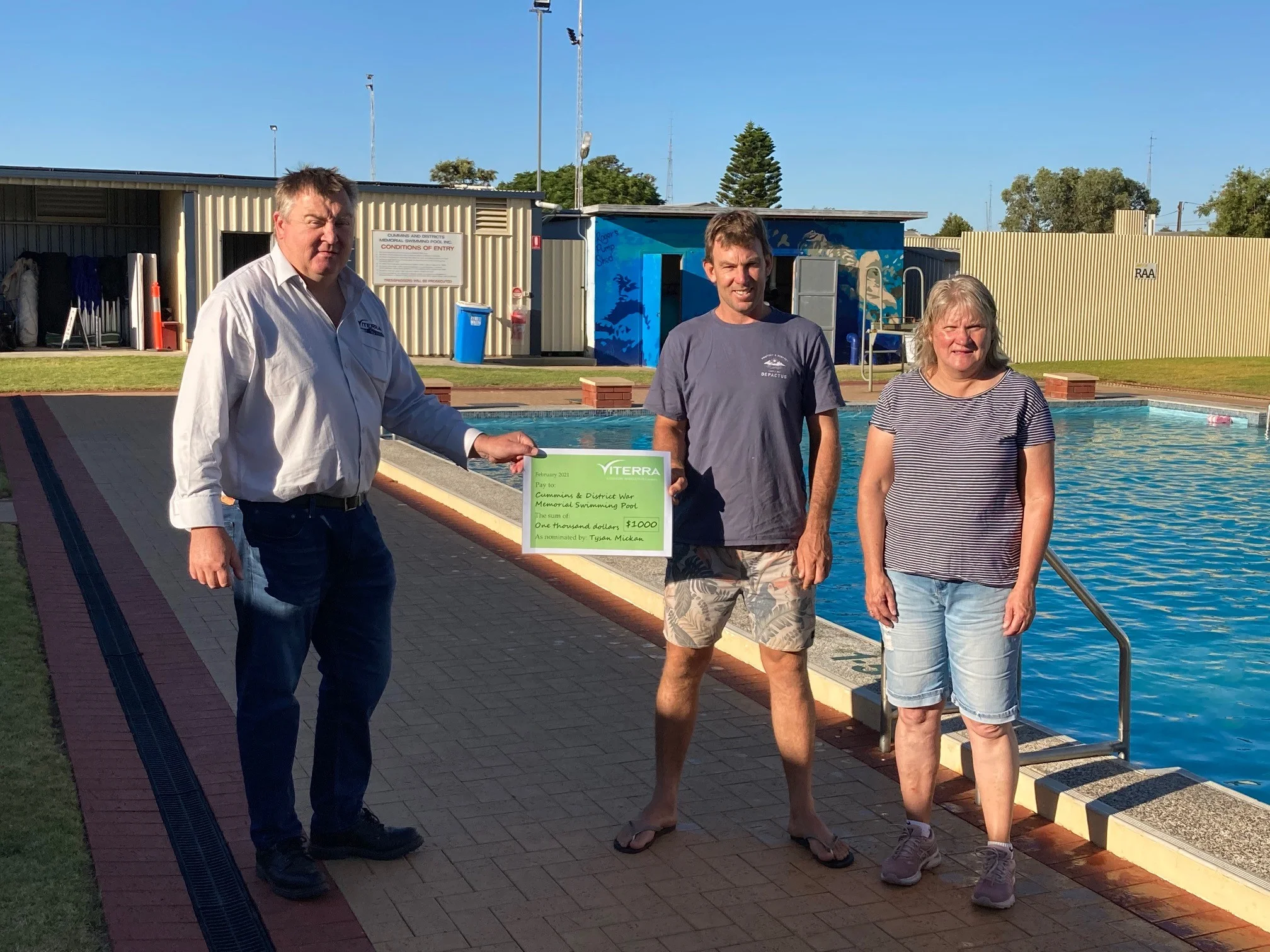 (L-R): Viterra Operations Coordinator Kym Scott presenting one of the donations to grower Tysan Mickan and Treasurer of the Cummins and District War Memorial Swimming Pool, Ingrid Kennerley. 210322 news.jpg