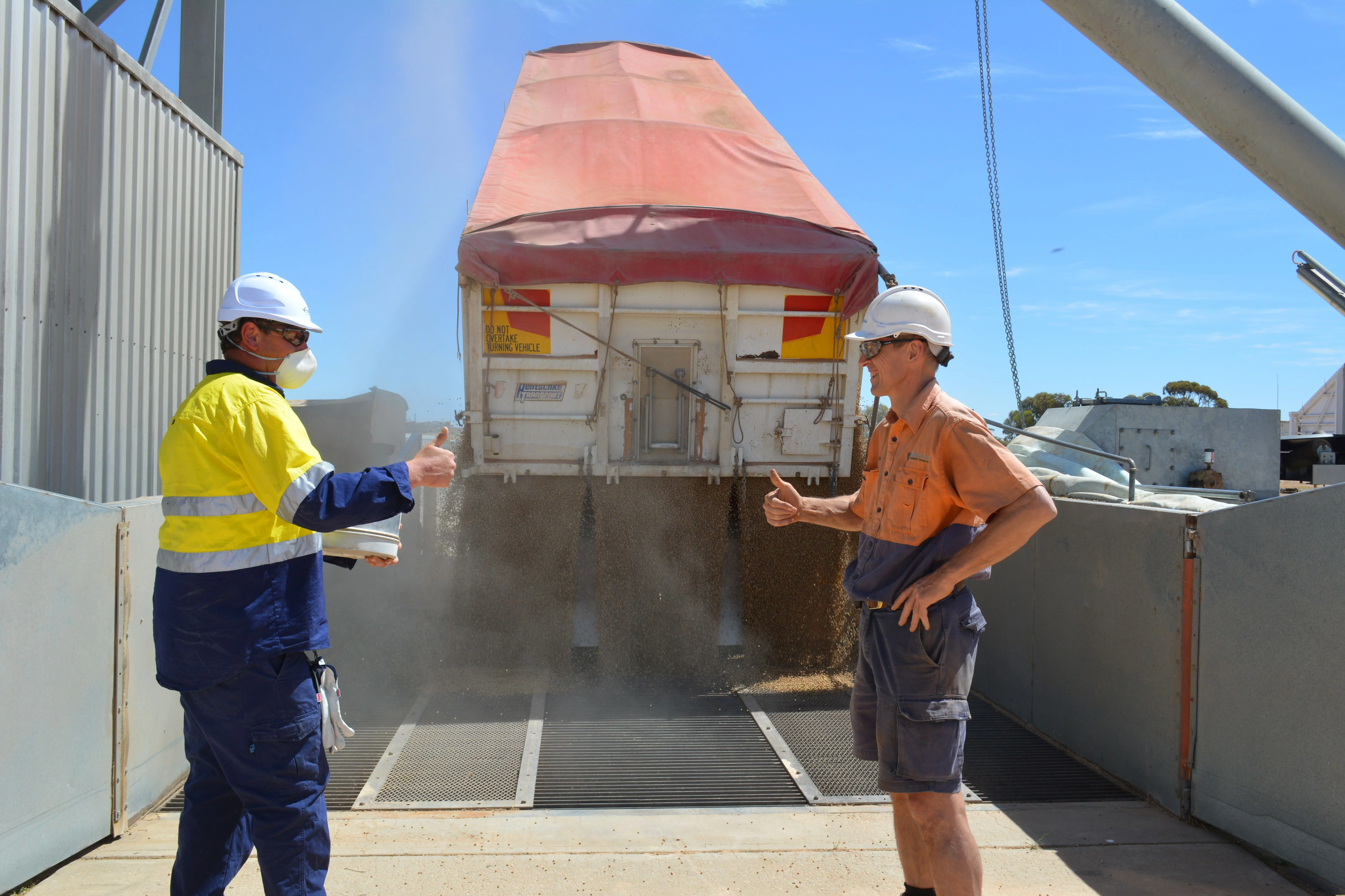 Grower Robin Schaefer of Bulla Burra delivering the first load into Viterra's Loxton site with Viterra employee Chad Thompson DSC_0044.jpg