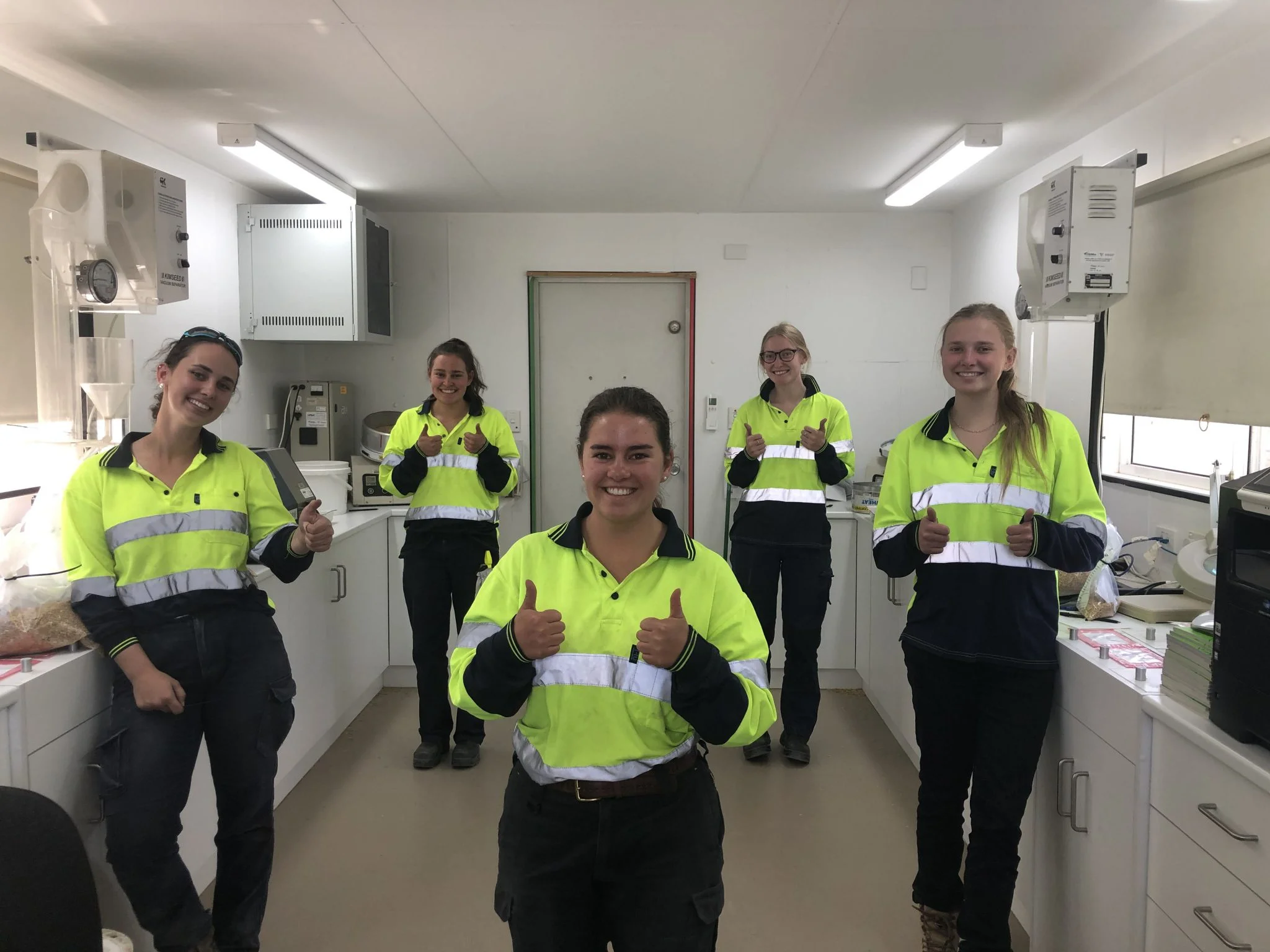 Viterra Frances Harvest Workers (L-R) Lily Hannaford, Anna Will, Kelly Will, Bianca Johnson and Grace Davies. 03012021 report.jpg