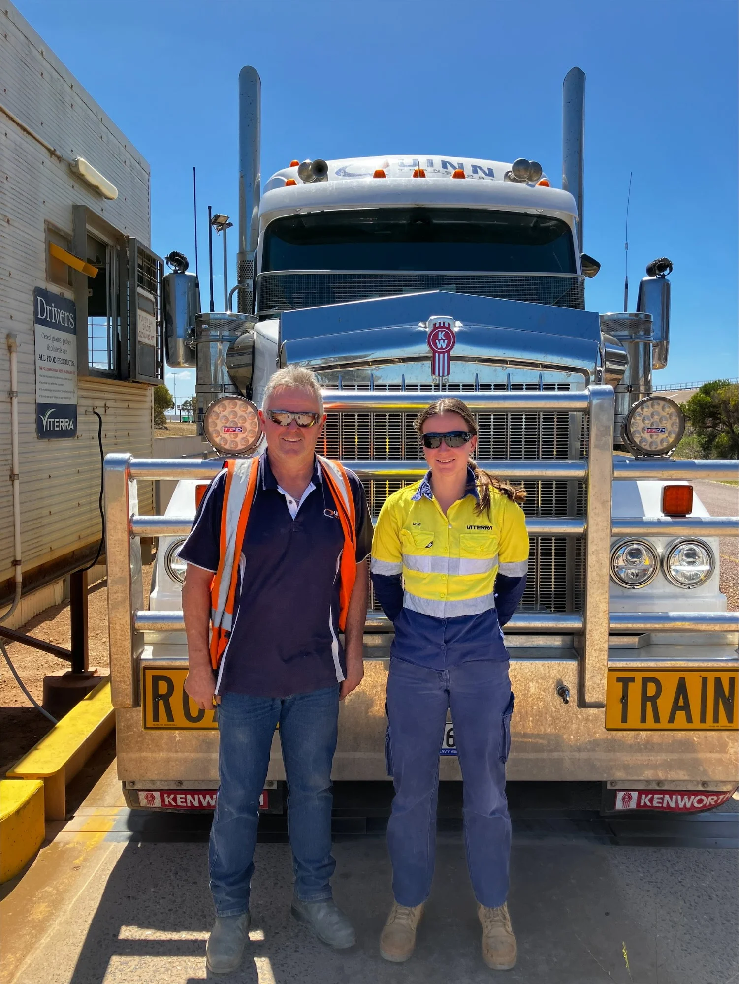 (L-R) Carrier, Bruno with Viterra employee, Demi Elliot following the first delivery of lentils to Tumby Bay. First delivery 2024.25 Tumby Bay_web.jpg