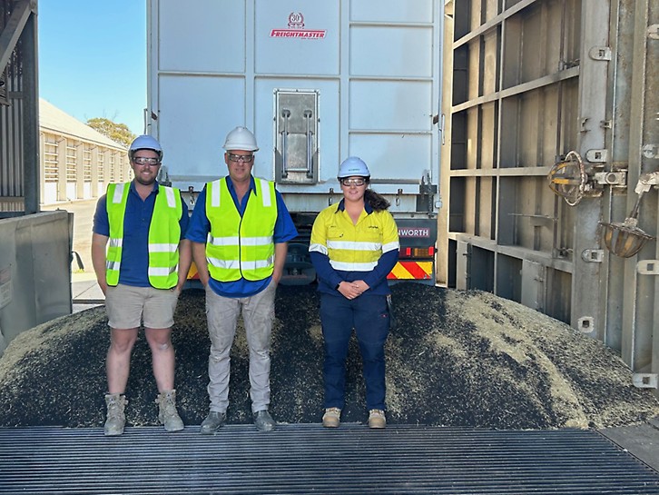 First delivery for the 2023/24 harvest at Viterra Keith (L-R) Alex Hill and Glen Simpson of Simpson Farming with Viterra employee Macy Richman.